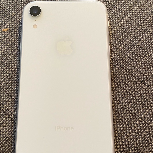 iPhone XR 128GBS for sale. No scratches, no damage - Picture 1 of 2